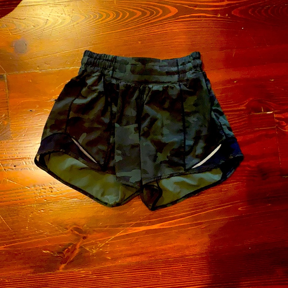 Camo Hotty Hot Shorts Size 2
